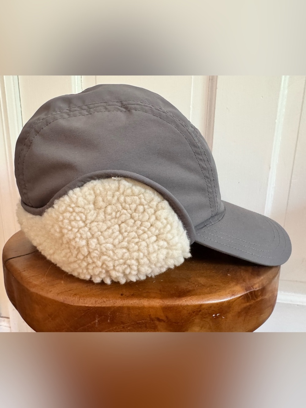 Kids Lands' End Cream Sherpa-Lined Warm Hat with Gray Trim Top Size Small Medium